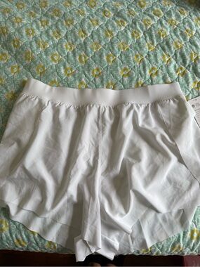 CRZ YOGA White Women's Athletic Shorts with Elastic Waistband